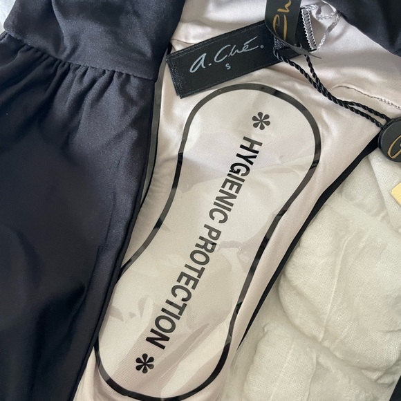 A. Che. Black Off-Shoulder Women's Swimwear - Picture 5 of 9